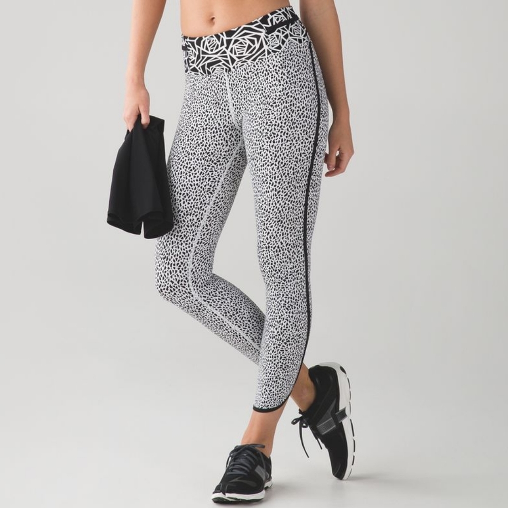 LULULEMON Real Quick Tight Miss Mosaic White / Posey Black White Size 6